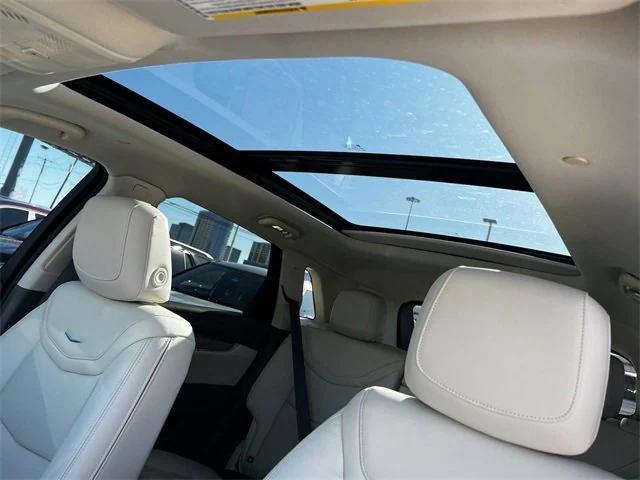 new 2025 Cadillac XT5 car, priced at $52,615