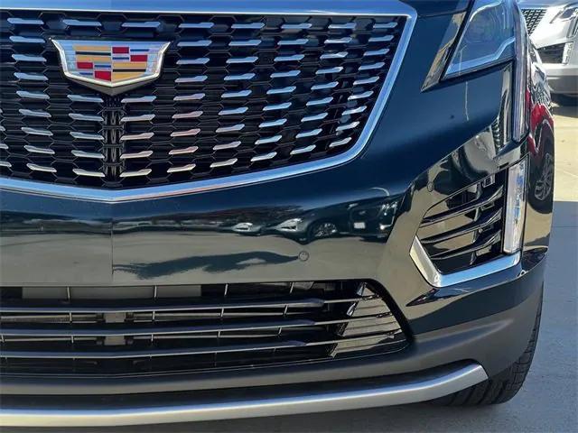 new 2025 Cadillac XT5 car, priced at $52,615