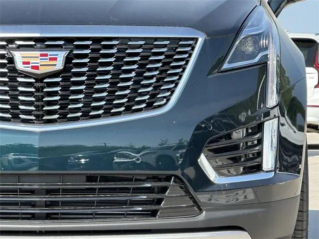 new 2025 Cadillac XT5 car, priced at $51,615
