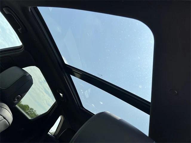 used 2022 Cadillac XT5 car, priced at $32,499