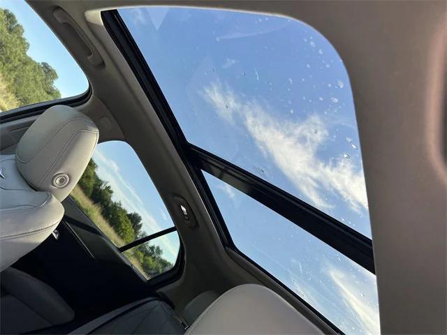 used 2023 Cadillac XT4 car, priced at $29,139