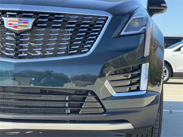 new 2025 Cadillac XT5 car, priced at $58,102