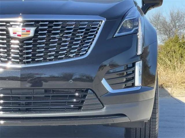 new 2025 Cadillac XT5 car, priced at $40,315