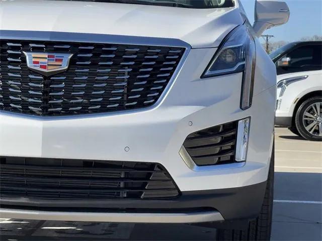 new 2025 Cadillac XT5 car, priced at $54,415