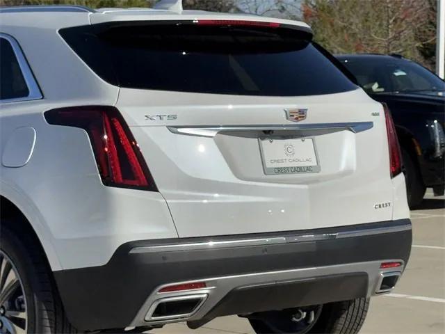 new 2025 Cadillac XT5 car, priced at $54,415