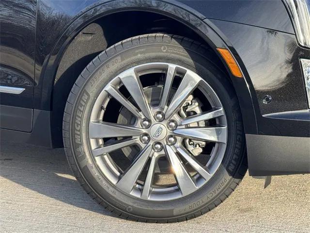 new 2025 Cadillac XT5 car, priced at $51,090