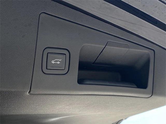 used 2021 Cadillac XT5 car, priced at $30,875