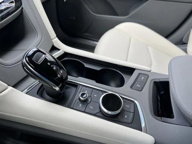 new 2025 Cadillac XT5 car, priced at $48,190