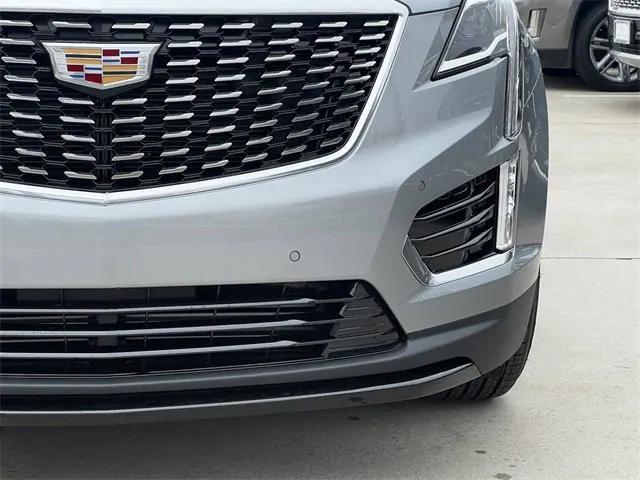 new 2025 Cadillac XT5 car, priced at $45,690