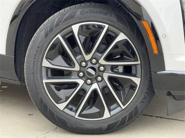 new 2025 Cadillac OPTIQ car, priced at $54,815