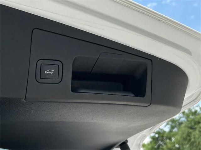 used 2022 Cadillac XT5 car, priced at $39,170