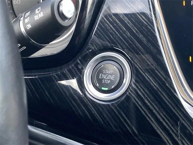 used 2023 Cadillac XT6 car, priced at $41,999
