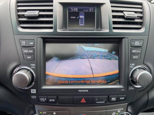 used 2011 Toyota Highlander car, priced at $14,495