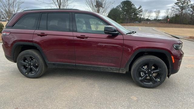 new 2025 Jeep Grand Cherokee car, priced at $39,565