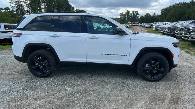 new 2025 Jeep Grand Cherokee car, priced at $41,620