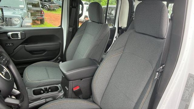 new 2025 Jeep Gladiator car, priced at $33,699