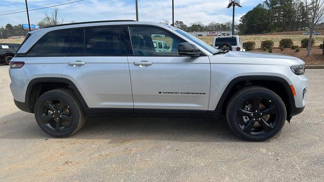 new 2024 Jeep Grand Cherokee car, priced at $42,175