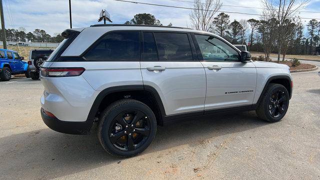 new 2024 Jeep Grand Cherokee car, priced at $42,175