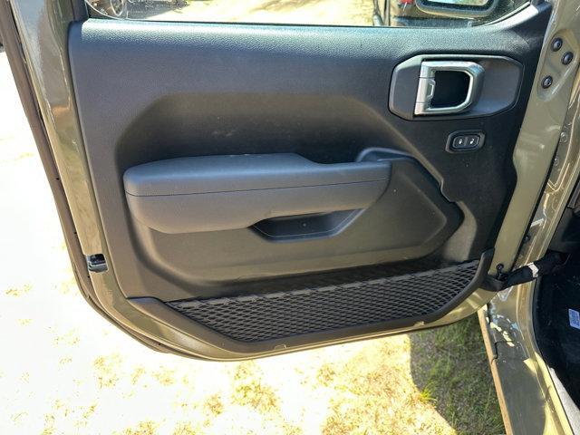 new 2025 Jeep Gladiator car, priced at $32,950