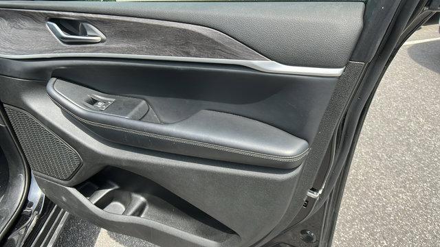 used 2024 Jeep Grand Cherokee car, priced at $30,995