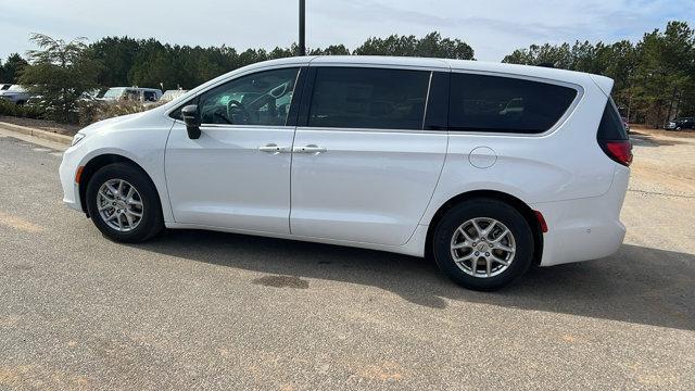 new 2025 Chrysler Pacifica car, priced at $45,425