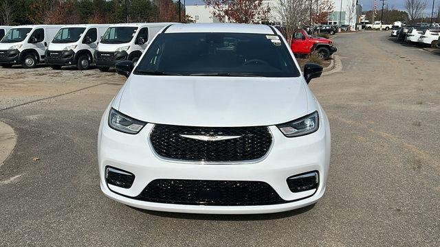 new 2025 Chrysler Pacifica car, priced at $45,425