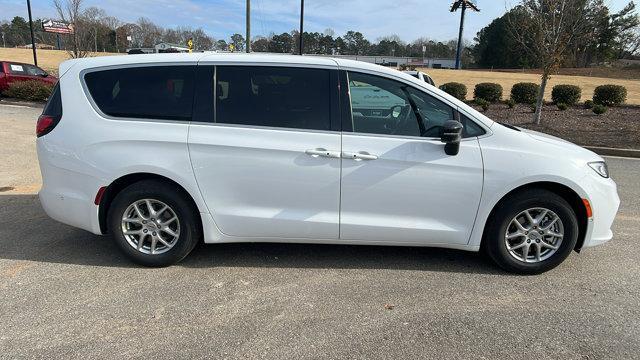 new 2025 Chrysler Pacifica car, priced at $45,425