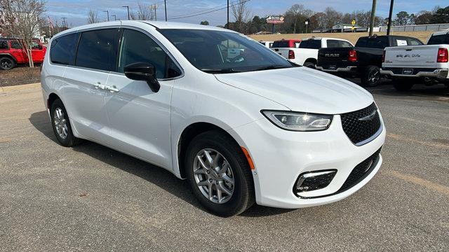 new 2025 Chrysler Pacifica car, priced at $45,425