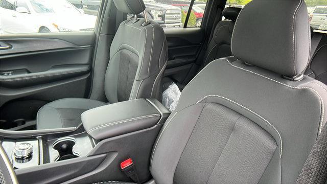 new 2025 Jeep Grand Cherokee car, priced at $33,995