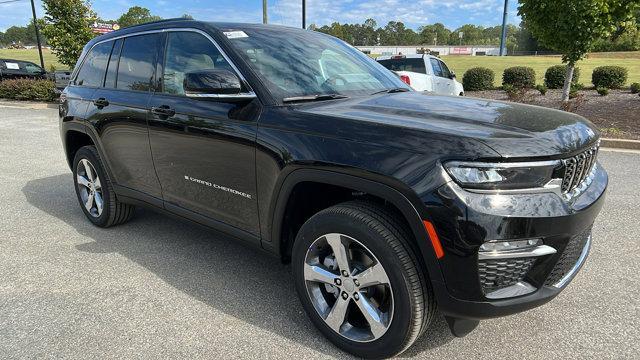 new 2025 Jeep Grand Cherokee car, priced at $52,300