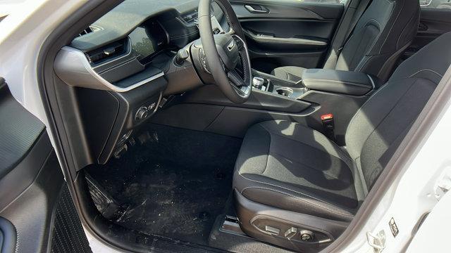 new 2025 Jeep Grand Cherokee car, priced at $40,170
