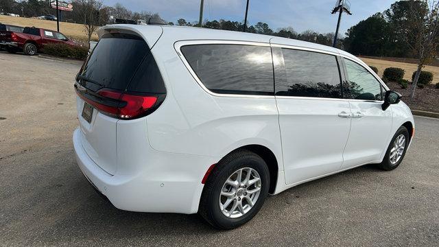 new 2025 Chrysler Pacifica car, priced at $45,425