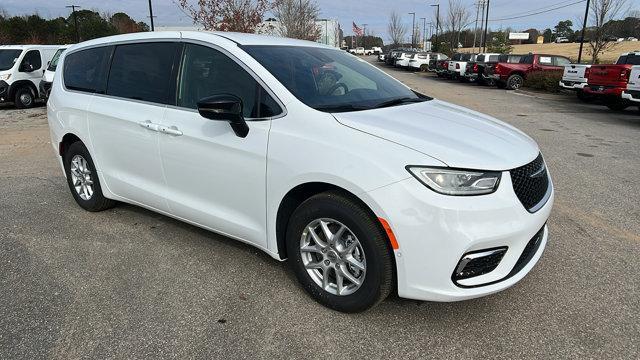 new 2025 Chrysler Pacifica car, priced at $45,425