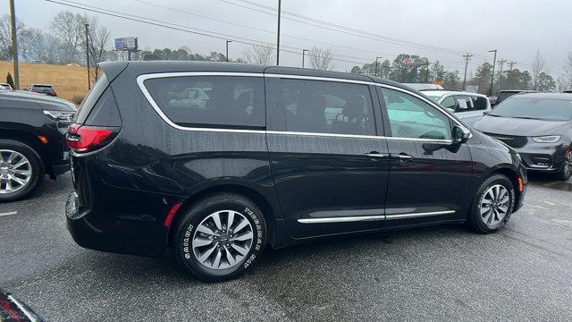 used 2022 Chrysler Pacifica Hybrid car, priced at $24,995