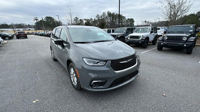 new 2025 Chrysler Pacifica car, priced at $38,995