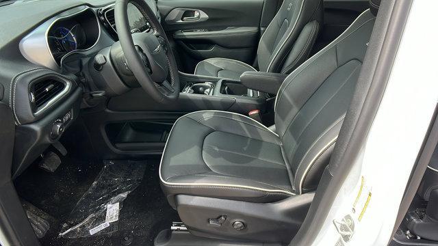 new 2025 Chrysler Pacifica Hybrid car, priced at $60,080