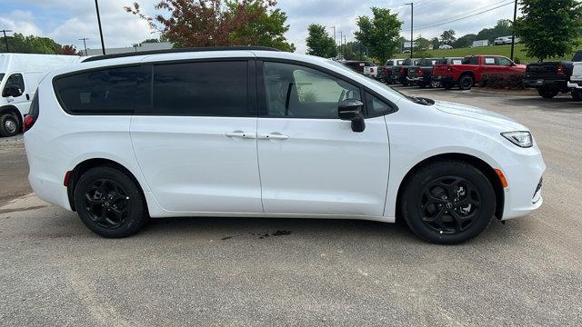 new 2025 Chrysler Pacifica Hybrid car, priced at $60,080