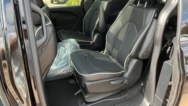 new 2025 Chrysler Pacifica Hybrid car, priced at $60,080