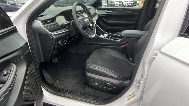 new 2025 Jeep Grand Cherokee car, priced at $38,580