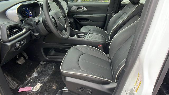 new 2025 Chrysler Pacifica Hybrid car, priced at $60,080