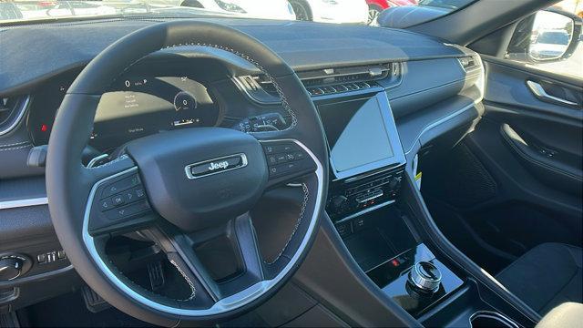 new 2025 Jeep Grand Cherokee car, priced at $41,995