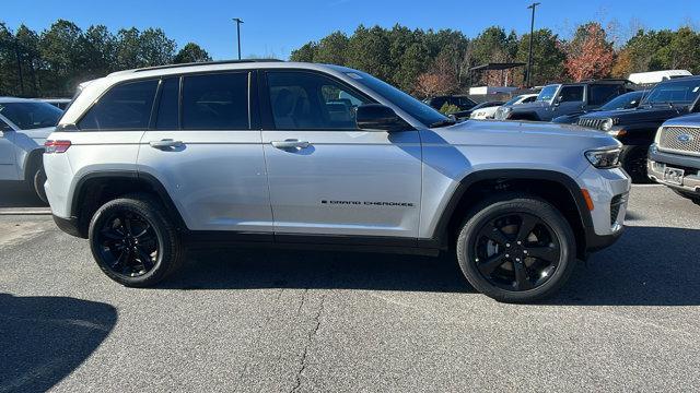 new 2025 Jeep Grand Cherokee car, priced at $41,995