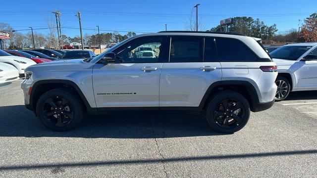 new 2025 Jeep Grand Cherokee car, priced at $41,995