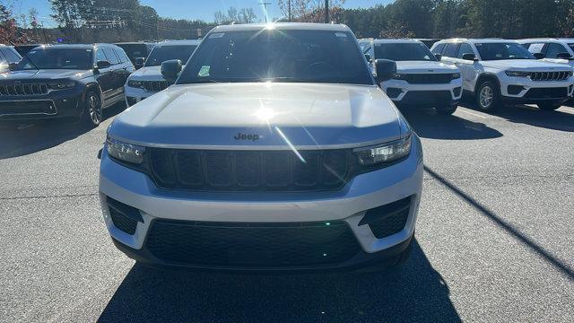 new 2025 Jeep Grand Cherokee car, priced at $41,995