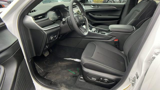 new 2025 Jeep Grand Cherokee car, priced at $32,500