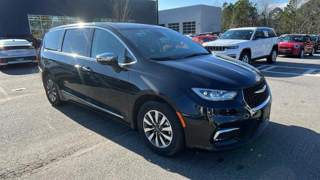 used 2023 Chrysler Pacifica Hybrid car, priced at $29,995