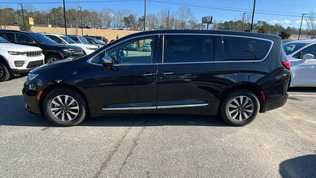 used 2023 Chrysler Pacifica Hybrid car, priced at $29,995