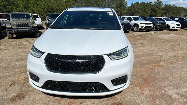 new 2025 Chrysler Pacifica Hybrid car, priced at $43,780
