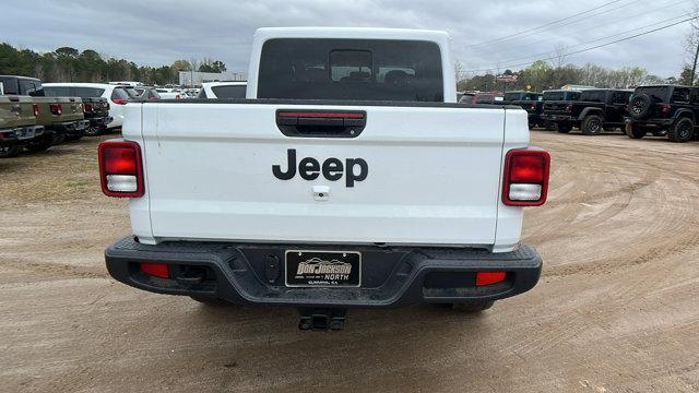 new 2025 Jeep Gladiator car, priced at $38,580