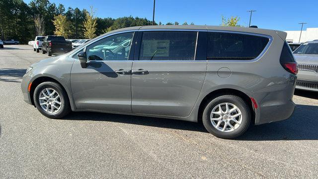 new 2025 Chrysler Pacifica car, priced at $39,425